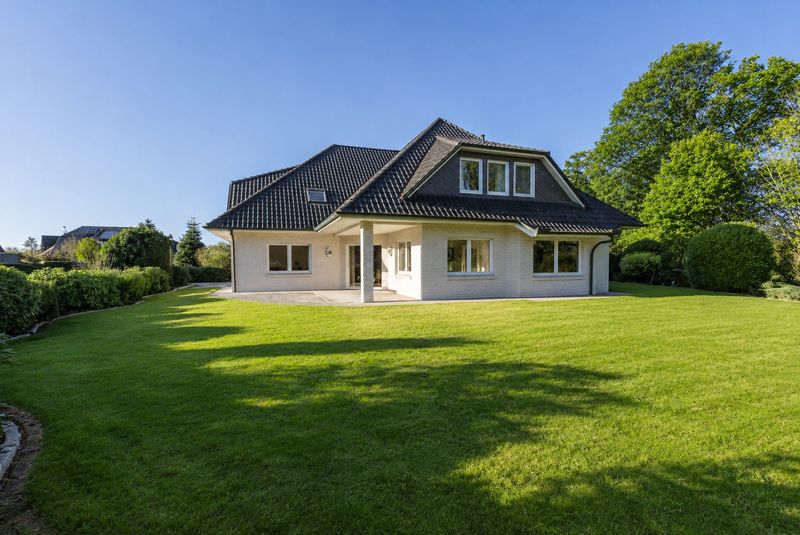 Luxuriöse Villa in Bestlage – Eleganz, Großzügigkeit und Privatsphäre vereint